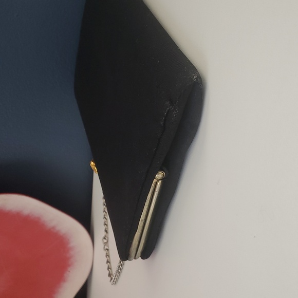 Vintage 1950s–1960s Black Handbag – Gold Rose Clasp, Short Chain - Picture 7 of 12